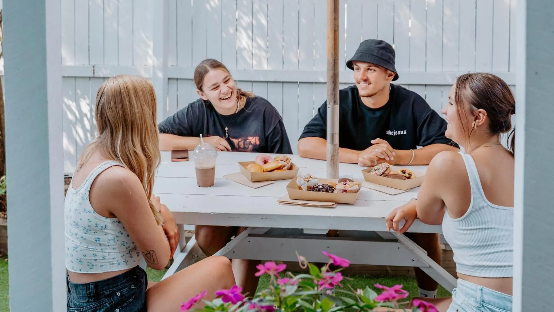 Hostel Surf Inn Boutique Backpackers - Free Breakfast Gold Coast Australia