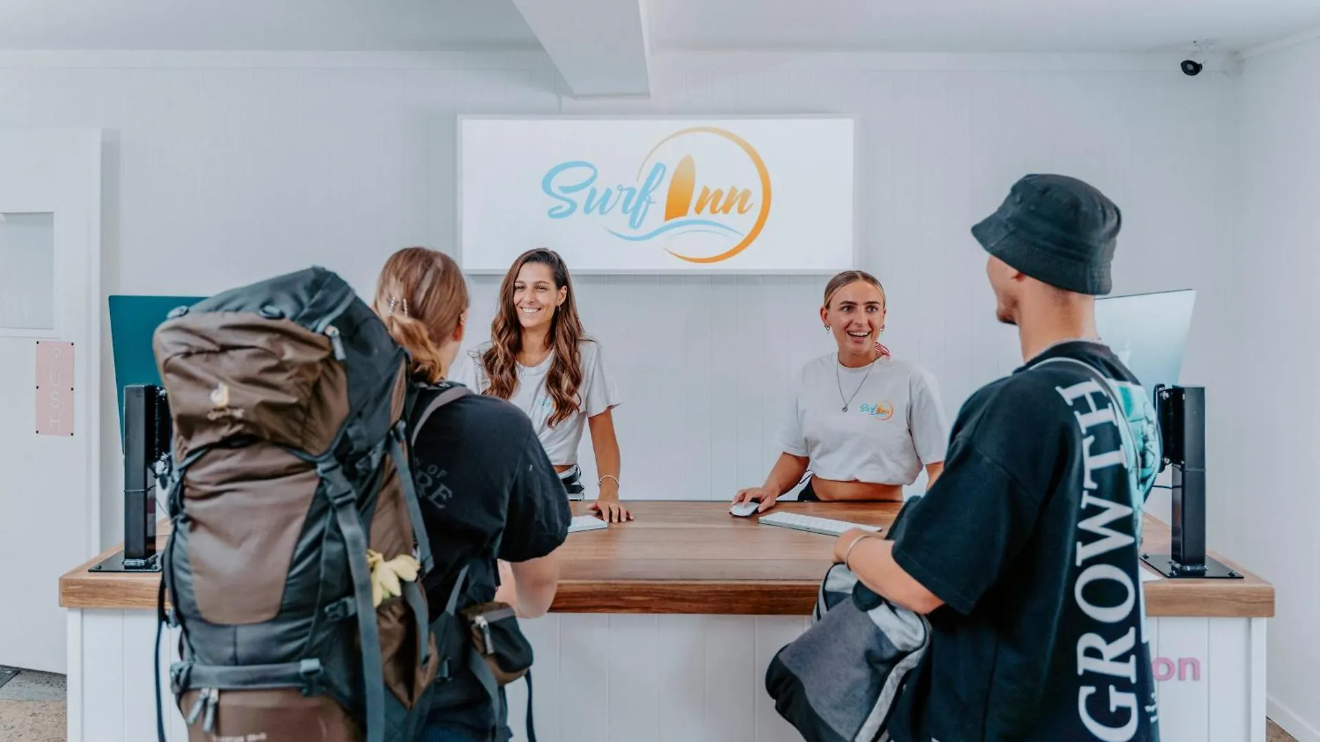 Surf Inn Boutique Backpackers - Free Breakfast Gold Coast Hostel