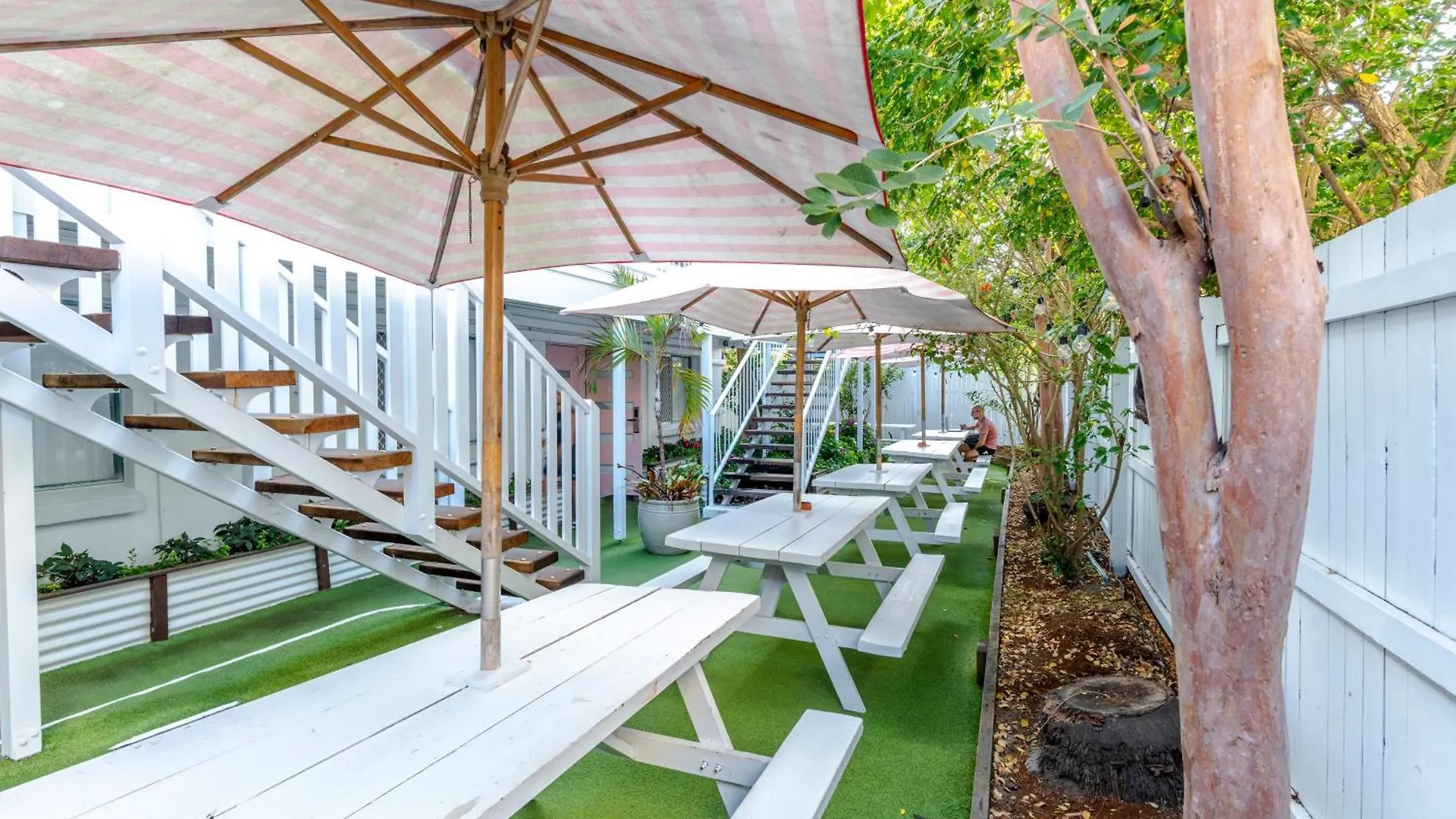 Surf Inn Boutique Backpackers - Free Breakfast Gold Coast Hostel