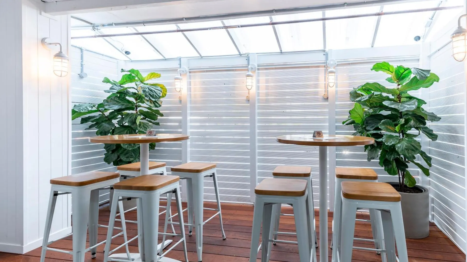 Surf Inn Boutique Backpackers - Free Breakfast Gold Coast