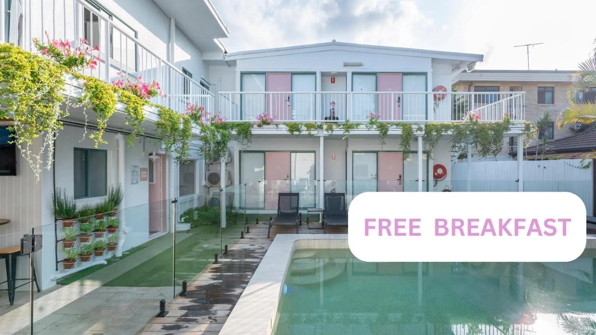 Surf Inn Boutique Backpackers - Free Breakfast Gold Coast