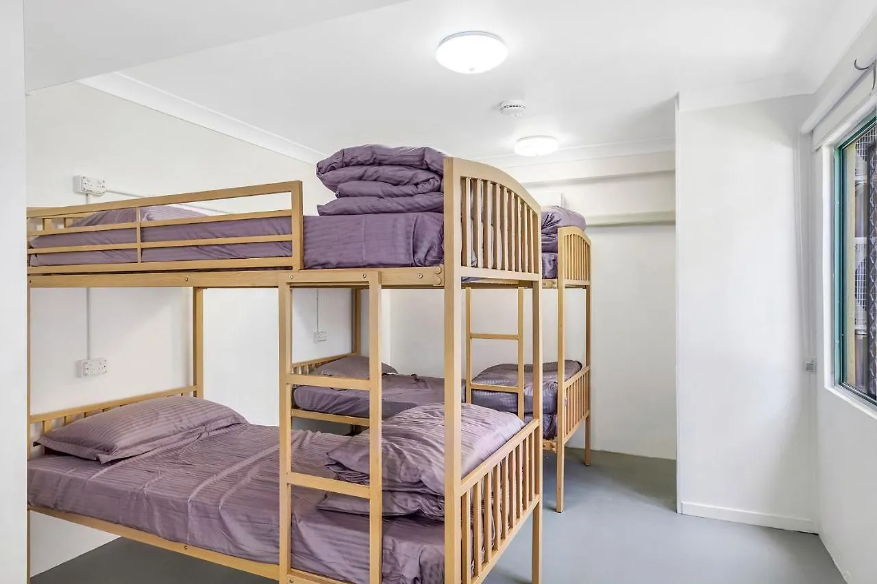 Hostel Surf Inn Boutique Backpackers - Free Breakfast Gold Coast