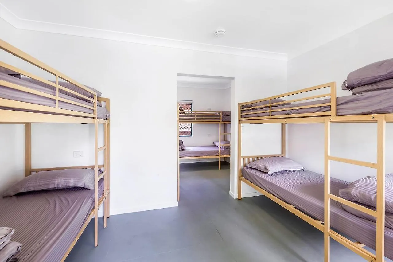 Surf Inn Boutique Backpackers - Free Breakfast Gold Coast Hostel