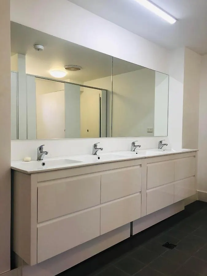 Hostel Surf Inn Boutique Backpackers - Free Breakfast Gold Coast Australia